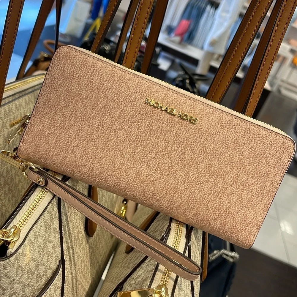 MICHAEL KORS Jet Set Travel Lg Signature Logo Continental Wristlet POWDER BLUSH